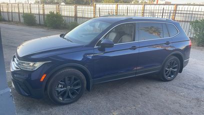 Used 2024 Volkswagen Tiguan SE w/ Panoramic Sunroof Package
