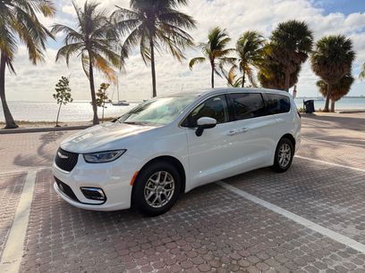 Used 2023 Chrysler Pacifica Touring-L