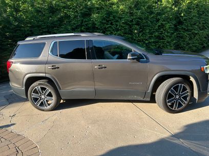 Used 2020 GMC Acadia SLT w/ Driver Alert Package II