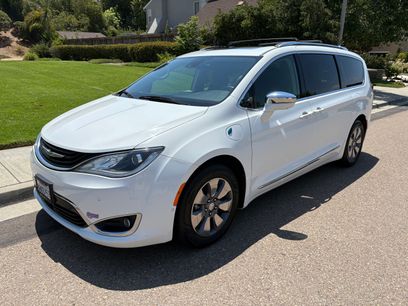Used 2019 Chrysler Pacifica Limited w/ Advanced Safetytec Group