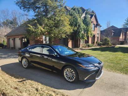 Used 2020 Lexus ES 300h w/ Luxury Package