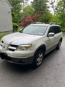 Used 2005 Mitsubishi Outlander XLS
