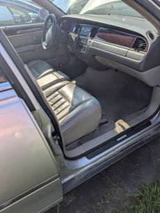 Used 2005 Lincoln Town Car Signature