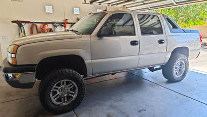 Used 2005 Chevrolet Avalanche Z71 w/ Sun And Sound Package