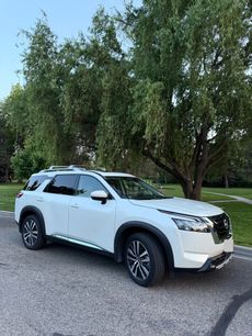 Used 2022 Nissan Pathfinder Platinum w/ Lighting Package (N92)