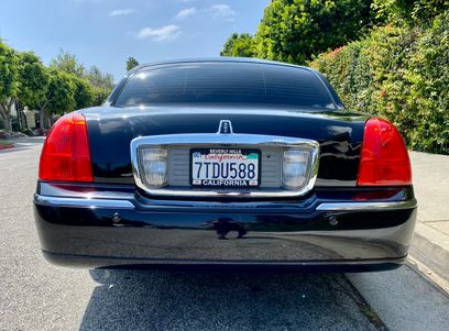 Used 2005 Lincoln Town Car Signature