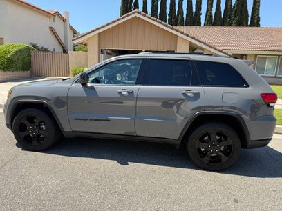 Used 2019 Jeep Grand Cherokee Laredo