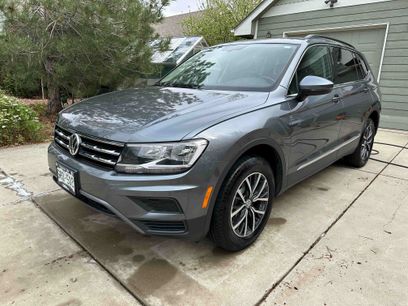 Used 2020 Volkswagen Tiguan SE w/ Panoramic Sunroof Package