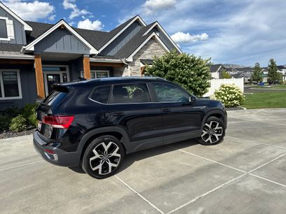Used 2022 Volkswagen Taos SEL w/ Panoramic Sunroof Package