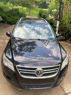 Used 2011 Volkswagen Tiguan SE