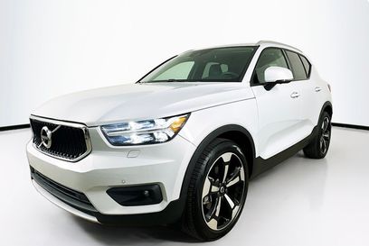 Used 2021 Volvo XC40 T5 Momentum w/ Premium Package