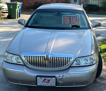 Used 2003 Lincoln Town Car Signature