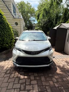 Used 2021 Toyota Sienna XLE