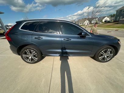 Used 2019 Volvo XC60 T6 Momentum w/ Advanced Package