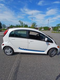 Used 2012 Mitsubishi i SE