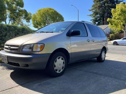 Used 2000 Toyota Sienna LE