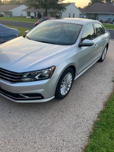Used 2016 Volkswagen Passat 1.8T SE