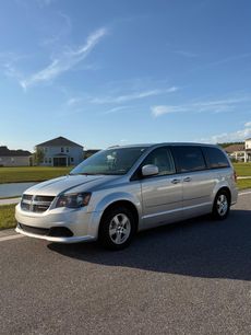 Used 2012 Dodge Grand Caravan SXT w/ UConnect Hands-Free Group