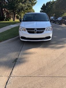 Used 2019 Dodge Grand Caravan SE w/ UConnect Hands-Free Group