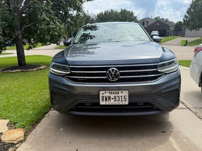 Used 2022 Volkswagen Tiguan SE w/ Panoramic Sunroof Package