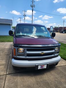 Used 2000 Chevrolet Express 1500 Passenger w/ Convenience Pkg