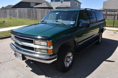 Used 1999 Chevrolet Suburban 2500 w/ Preferred Equipment Group 2
