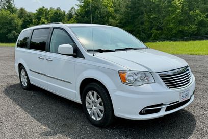 Used 2016 Chrysler Town & Country Touring w/ Driver Convenience Group