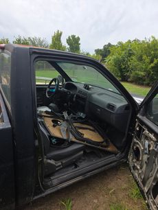 Used 1995 Nissan Pickup 2WD Regular Cab