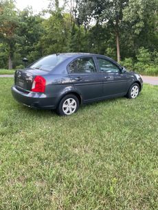 Used 2010 Hyundai Accent GLS w/ Premium Pkg 4