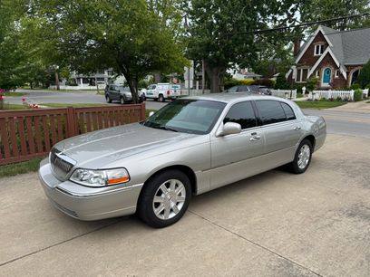 Used 2006 Lincoln Town Car Executive L