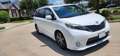 Used 2017 Toyota Sienna SE Premium