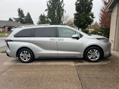 Used 2021 Toyota Sienna Limited