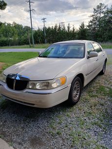 Used 1999 Lincoln Town Car Cartier