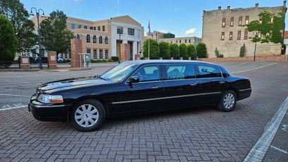 Used 2005 Lincoln Town Car Executive