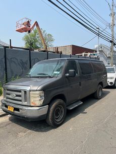 Used 2009 Ford E-350 and Econoline 350 XLT