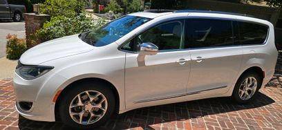 Used 2017 Chrysler Pacifica Limited w/ UConnect Theater Package