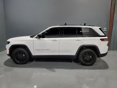 Used 2023 Jeep Grand Cherokee Laredo