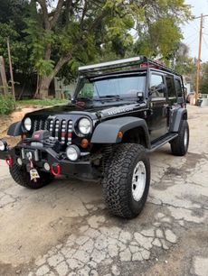 Used 2013 Jeep Wrangler Unlimited Rubicon w/ Connectivity Group