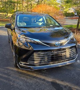 Used 2024 Toyota Sienna XLE