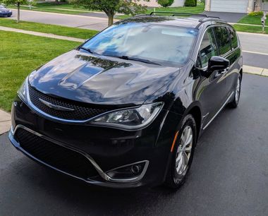 Used 2017 Chrysler Pacifica Touring-L