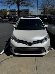 Used 2018 Toyota Sienna XLE