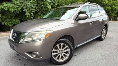 Used 2014 Nissan Pathfinder SV w/ Trailer Tow Package