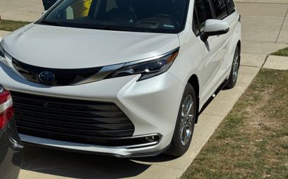 Used 2024 Toyota Sienna Platinum