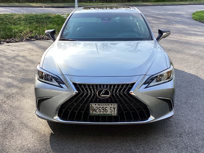 Used 2025 Lexus ES 300h w/ Technology Package
