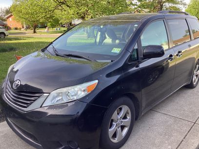 Used 2016 Toyota Sienna LE