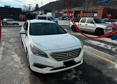 Used 2015 Hyundai Sonata SE w/ Option Group 09