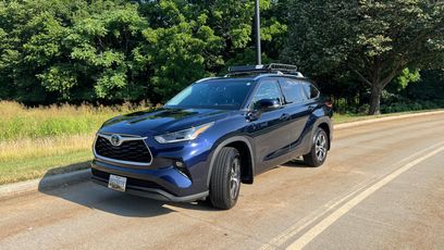 Used 2021 Toyota Highlander XLE
