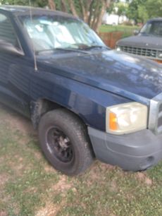 Used 2005 Dodge Dakota ST