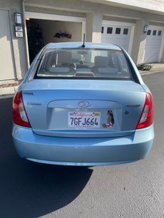 Used 2011 Hyundai Accent GLS w/ Premium Pkg 4