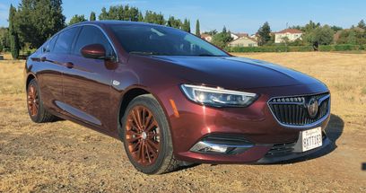 Used 2018 Buick Regal Essence w/ Driver Confidence Package #1